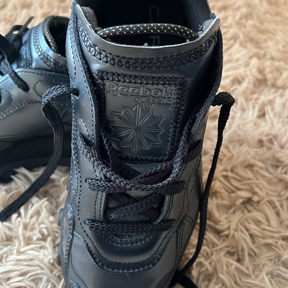 Like new…Cardi B x Wmns Classic Leather 'Silver Metallic Pewterx - Picture 3 of 7